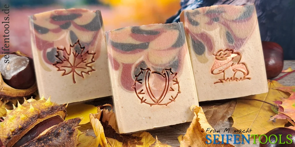 Seifen "Herbst-Dropse" mit Seifenstempeln "Ahornblatt", "Kastanie" und "Herbstpilze" Seifen "Herbst-Dropse" mit Seifenstempeln "Ahornblatt", "Kastanie" und "Herbstpilze"
